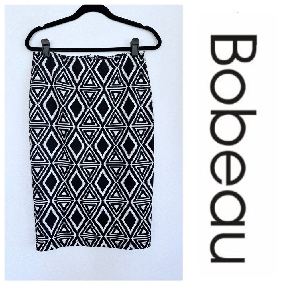 Bobeau Geometric Aztec Print Knee Length Pencil Skirt in Black & White Size M